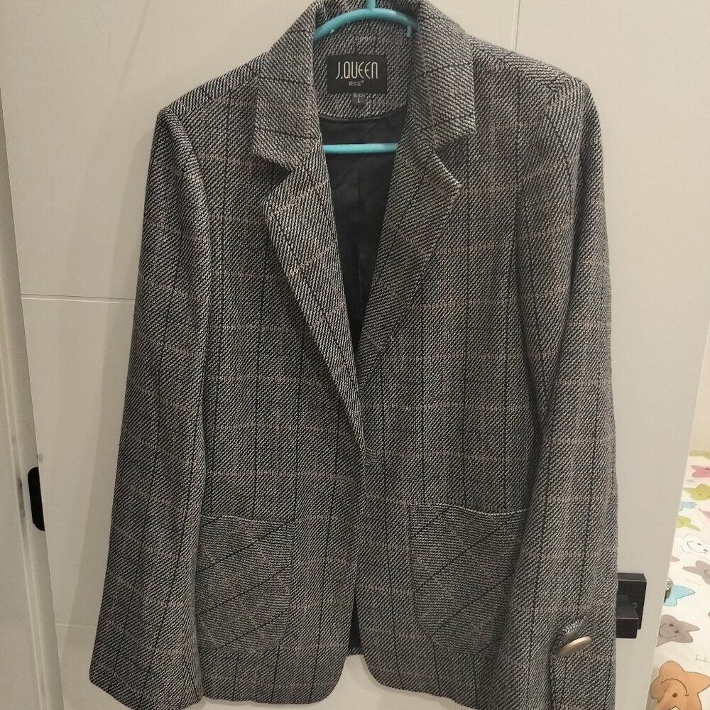 Stylish Women’s Plaid Blazer & Shorts Set – Size S